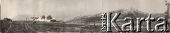 Maj 1944, rejon Monte Cassino, Włochy.
Krajobraz w okolicach Monte Cassino, z lewej droga oznaczona białymi taśmami, w głębi ruiny domów. 
Fot. NN, zbiory Instytutu Józefa Piłsudskiego w Londynie

