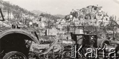 Maj 1944, rejon Monte Cassino, Włochy.
Bitwa pod Monte Cassino. Widok zniszczonego miasteczka, na pierwszym planie wraki samochodów.
Fot. NN, zbiory Instytutu Józefa Piłsudskiego w Londynie
