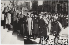 1916, Kraków.
Józef Piłsudski w drodze na wystawę 