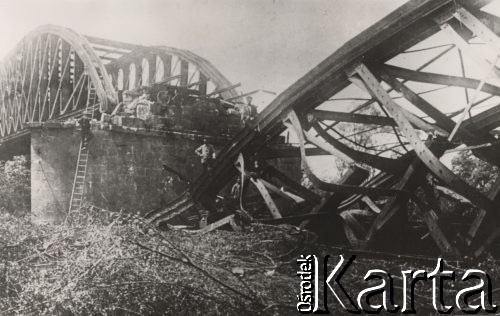 1921, Koźle.
Most kolejowy zniszczony przez żołnierzy podgrupy destrukcyjnej 