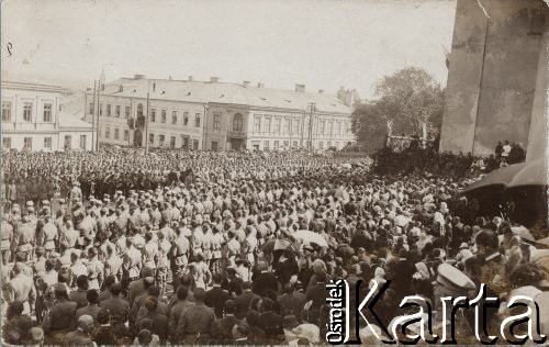 Sierpień 1914, Kielce.
Plac Katedralny, oddziały strzeleckie Józefa Piłsudskiego podczas nabożeństwa.
Fot. NN, zbiory Instytutu Józefa Piłsudskiego w Londynie