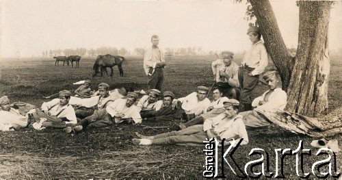 1916, Piaseczno, Wołyń.
Ułani Legionów Polskich podczas odpoczynku.
Fot. NN, zbiory Instytutu Józefa Piłsudskiego w Londynie