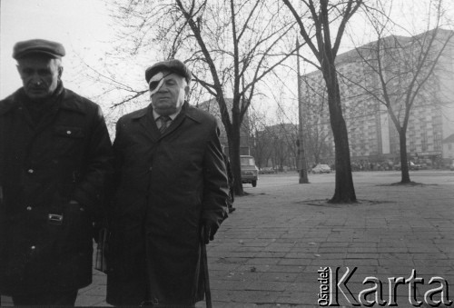 1984, Warszawa, Polska.
Ulica Marchlewskiego (obecnie aleja Jana Pawła II). 
Fot. Kacper M. Krajewski, zbiory Ośrodka KARTA