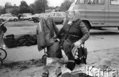 1985, Warszawa, Polska.
Uica Gdecka. Handel uliczny.
Fot. Kacper M. Krajewski, zbiory Ośrodka KARTA