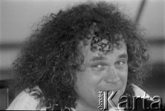 1995, Warszawa, Polska.
Andreas Vollenweider, muzyk, na zdjęciu podczas konferencji prasowej.
Fot. Kacper M. Krajewski, zbiory Ośrodka KARTA