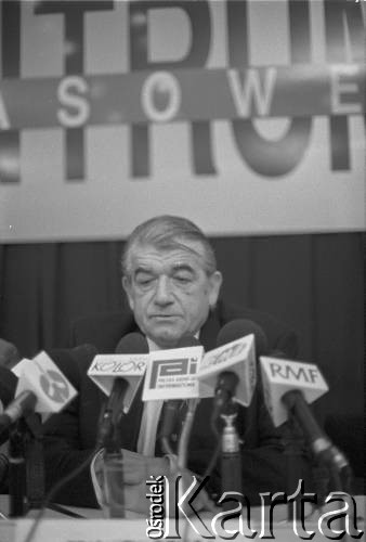 1995, Warszawa, Polska.
Konferencja prasowa liderów Partii Republikanie, na zdjęciu prof. Zbigniew Religa.
Fot. Kacper M. Krajewski, zbiory Ośrodka KARTA