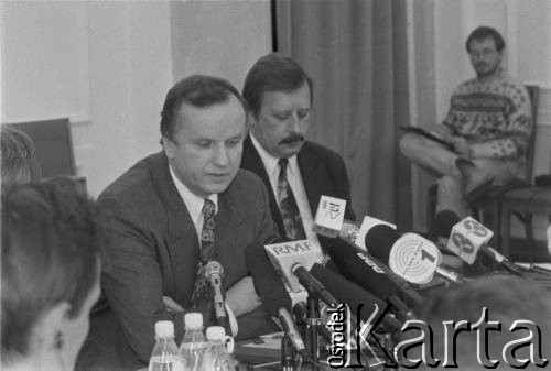 1995, Warszawa, Polska.
Konferencja prasowa ministra finansów Grzegorza Kołodki, n/z Grzegorz Kołodko.
Fot. Kacper M. Krajewski, zbiory Ośrodka KARTA