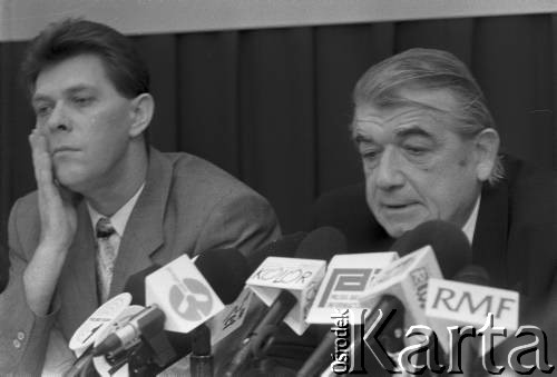 1995, Warszawa, Polska.
Konferencja prasowa liderów Partii Republikanie, na zdjęciu prof. Zbigniew Religa (z prawej).
Fot. Kacper M. Krajewski, zbiory Ośrodka KARTA