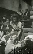 Sierpień 1947, Travemunde/k.Lubeki, Niemcy.
Repatrianci powracający do Polski na pokładzie statku 