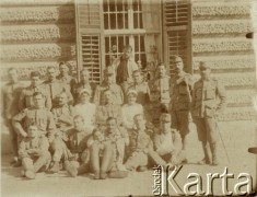 Przed 1915, Gries k. Bozen, Tyrol, Austro-Węgry. 
Zdjęcie grupowe żołnierzy armii austro-węgierskiej. Franciszek Opioła stoi prawdopodobnie 1. z prawej.
Fot. NN, zbiory Ośrodka KARTA, kolekcja Ryszarda Łopatki