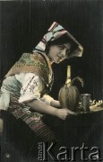 1907, Berlin, Niemcy. 
Portret kobiety z tacą. Zdjęcie wykonane w atelier fotograficznym. Na odwrocie list w języku polskim, datowany na 3.03.1907.
Fot. NN, zbiory Ośrodka KARTA, kolekcja Ryszarda Łopatki
