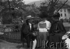 1908, Meran, Włochy.
Maria Jastrzębska (z prawej) w towarzystwie kobiety i mężczyzny.
Fot. NN, zbiory Ośrodka KARTA, udostępniła Barbara Krzystek