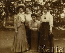 1910, Bystrampol, pow. Poniewież, gub. Kowno, Rosja.
Kobiety.
Fot. NN, zbiory Ośrodka KARTA, udostępniła Barbara Krzystek