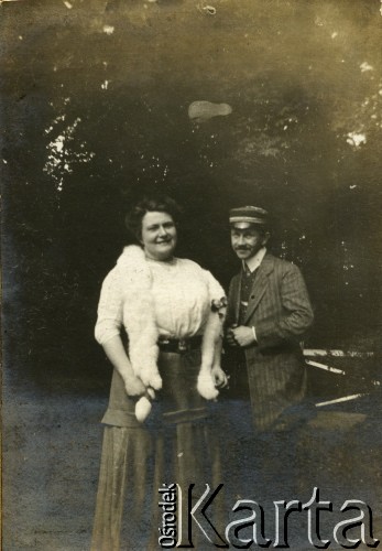 1910, Bystrampol, pow. Poniewież, gub. Kowno, Rosja.
Kobieta i student.
Fot. NN, zbiory Ośrodka KARTA, udostępniła Barbara Krzystek