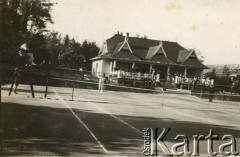1922-1923, Warszawa, Polska.
Warszawski Lawn-Tennis-Klub. Mecz tenisa.
Fot. NN, zbiory Ośrodka KARTA, udostępniła Barbara Krzystek