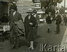 1927-1923, Katowice, Polska.
Władysław Zaleski w towarzystwie kobiety na ulicy.
Fot. NN, zbiory Ośrodka KARTA, udostępniła Barbara Krzystek