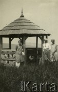 1929, Babia Góra, Beskid Żywiecki, Polska.
Na szlaku.
Fot. NN, zbiory Ośrodka KARTA, udostępniła Barbara Krzystek