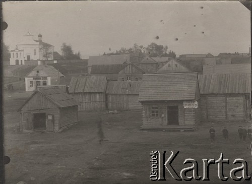 1920-1939, Stołpce, woj. Nowogródek, Polska.
Budy targowe na rynku w Stołpcach, z prawej 