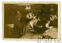1938, Dolsk, Polska.
Major Władysław Grochola na strzelnicy.
Fot. NN, zbiory Ośrodka KARTA, przekazała Wiesława Grochola