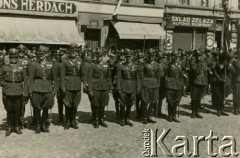 1937-1939, Krotoszyn, Polska.
56 pułk piechoty, czwarty od lewej major Władysław Grochola.
Fot. NN, zbiory Ośrodka KARTA, przekazała Wiesława Grochola