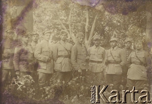 1914-1918, Włochy.
Władysław Grochola (trzeci z prawej ) w towarzystwie kolegów-żołnierzy..
Fot. NN, zbiory Ośrodka KARTA, przekazała Wiesława Grochola