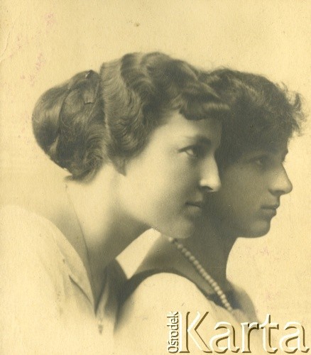 Ok. 1920, Polska.
Portret dwóch kobiet.
Fot. NN, zbiory Ośrodka KARTA, przekazała Wiesława Grochola