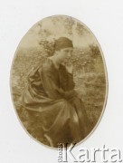 Ok. 1920, Polska.
Portret kobiety.
Fot. NN, zbiory Ośrodka KARTA, przekazała Wiesława Grochola