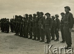 Październik 1941, El Amiriya koło Aleksandrii, Egipt.
Żołnierze Samodzielnej Brygady Strzelców Karpackich na terenie bazy wojskowej.
Fot. NN, zbiory Ośrodka KARTA, przekazała Wiesława Grochola