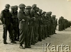 Październik 1941, El Amiriya koło Aleksandrii, Egipt.
Żołnierze Samodzielnej Brygady Strzelców Karpackich na terenie bazy wojskowej.
Fot. NN, zbiory Ośrodka KARTA, przekazała Wiesława Grochola