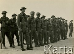 Październik 1941, El Amiriya koło Aleksandrii, Egipt.
Żołnierze Samodzielnej Brygady Strzelców Karpackich na terenie bazy wojskowej.
Fot. NN, zbiory Ośrodka KARTA, przekazała Wiesława Grochola