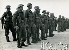 Październik 1941, El Amiriya koło Aleksandrii, Egipt.
Żołnierze Samodzielnej Brygady Strzelców Karpackich na terenie bazy wojskowej.
Fot. NN, zbiory Ośrodka KARTA, przekazała Wiesława Grochola