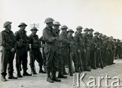 Październik 1941, El Amiriya koło Aleksandrii, Egipt.
Żołnierze Samodzielnej Brygady Strzelców Karpackich na terenie bazy wojskowej.
Fot. NN, zbiory Ośrodka KARTA, przekazała Wiesława Grochola