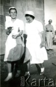 28.10.1942, Bliski Wschód.
Sanitariuszki na terenie obozu wojskowego. Z lewej Hanna Guziorska. Na odwrocie napis: 