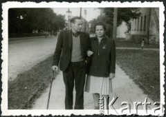 1941-1943, brak miejsca.
Władysław Grochola z córką Wiesławą.
Fot. NN, zbiory Ośrodka KARTA, album przekazała Wiesława Grochola