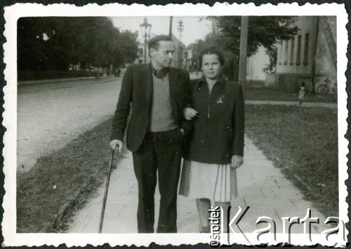 1941-1943, brak miejsca.
Władysław Grochola z córką Wiesławą.
Fot. NN, zbiory Ośrodka KARTA, album przekazała Wiesława Grochola