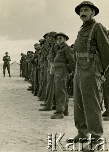 Październik 1941, El Amiriya koło Aleksandrii, Egipt.
Żołnierze Samodzielnej Brygady Strzelców Karpackich na terenie bazy wojskowej.
Fot. NN, zbiory Ośrodka KARTA, album przekazała Wiesława Grochola