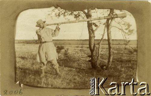 Przed 1939, Polska.
Mężczyzna grający na trombicie.
Fot. NN, zbiory Ośrodka KARTA, przekazała Janina Kuszell