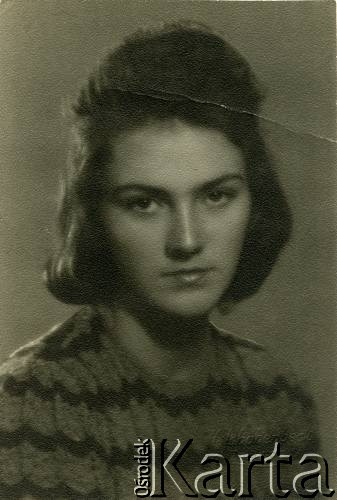Ok. 1947, Zakopane, woj. krakowskie, Polska.
Portret koleżanki Witolda Staszkiewicza. Na odwrocie: 