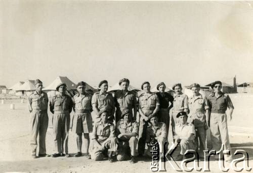 1943-1945, Qassasin, Egipt.
Oddział szkoleniowy 2 Korpusu Polskiego. 4 od lewej stoi Józef Dubowski. 
Fot. NN, kolekcja Barbary Hulanickiej, zbiory Ośrodka KARTA