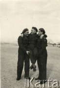 1943-1945, Qassasin, Egipt.
Oddział szkoleniowy 2 Korpusu Polskiego. 1 od lewej stoi kapitan Józef Dubowski. 
Fot. NN, kolekcja Barbary Hulanickiej, zbiory Ośrodka KARTA