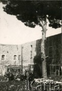 1945-1947, Liban.
Wycieczka szkolna do klasztoru Betcheba, gdzie Słowacki napisał  poemat 