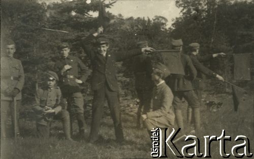 1920, Wileńszczyzna, Polska.
W środku stoi Tadeusz Szumański.
Fot. NN, zbiory Ośrodka KARTA, przekazał Emil Mieszkowski