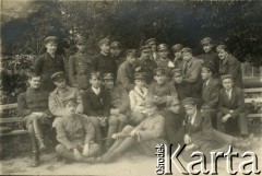 1919, Polska.
Grupa młodych mężczyzn.
Fot. NN, zbiory Ośrodka KARTA, przekazał Emil Mieszkowski