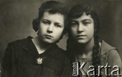 1920, brak miejsca.
Dwie młode kobiety.
Fot. NN, zbiory Ośrodka KARTA, przekazał Emil Mieszkowski