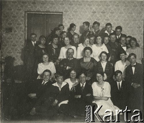 1922, Polska.
Prawdopodobnie grupa maturzystów.
Fot. NN, zbiory Ośrodka KARTA, przekazał Emil Mieszkowski