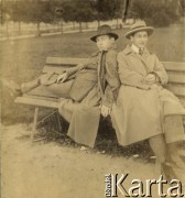 1923, Wilno, Polska.
Z lewej siedzi Tadeusz Szumański
Fot. NN, zbiory Ośrodka KARTA, przekazał Emil Mieszkowski