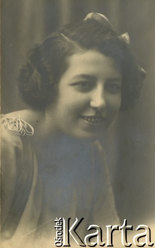 1925, Polska.
Portret młodej kobiety.
Fot. NN, zbiory Ośrodka KARTA, przekazał Emil Mieszkowski