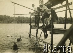 Lipiec 1926, Polska.
Nauka pływania.
Fot. NN, zbiory Ośrodka KARTA, przekazał Emil Mieszkowski