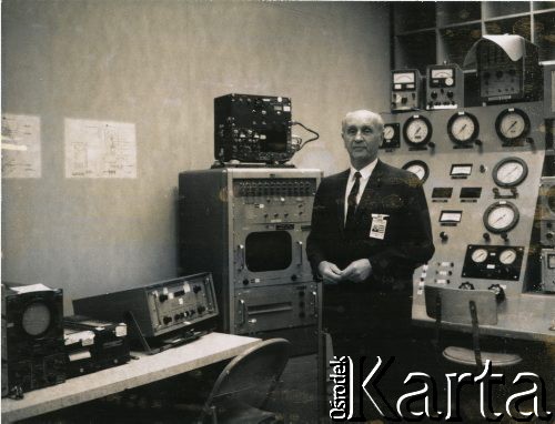 Lata 60. lub 70., Woodland Hills, Kalifornia, Stany Zjednoczone Ameryki.
Stefan Pronaszko (1904-1986), kierowca rajdowy, wynalazca w dziedzinie motoryzacji, uczestnik prac nad silnikiem rakietowym w latach 60. w USA.
Fot. NN, zbiory Ośrodka KARTA, przekazał Emil Mieszkowski