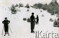 1941, Polska.
Wacław Mieszkowski z synem Januszem na nartach.
Fot. NN, zbiory Ośrodka KARTA, udostępnił Emil Mieszkowski